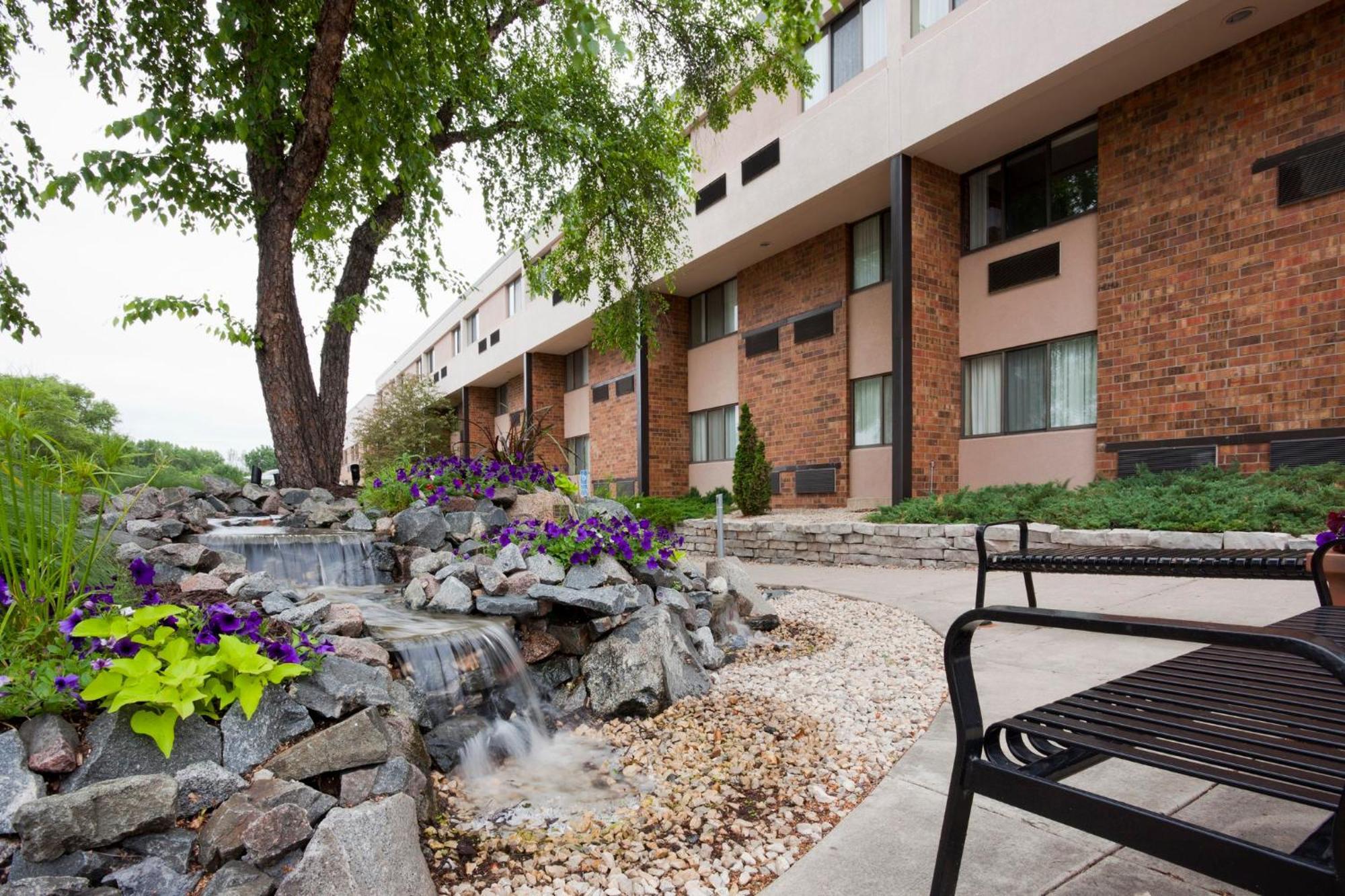 Holiday Inn & Suites St. Cloud By Ihg Exterior photo