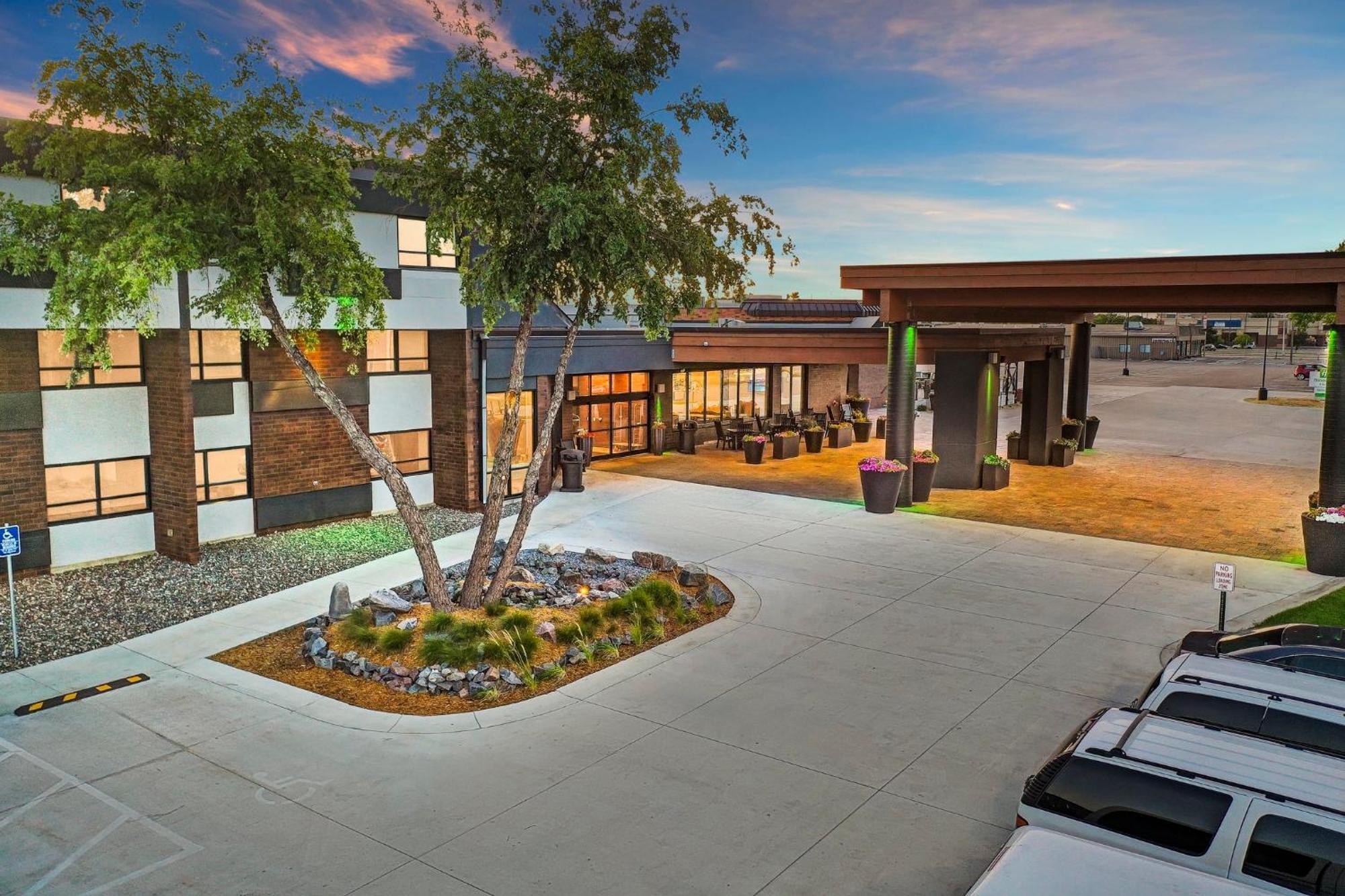 Holiday Inn & Suites St. Cloud By Ihg Exterior photo